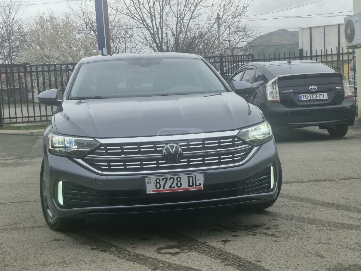 Volkswagen Jetta - фото 1