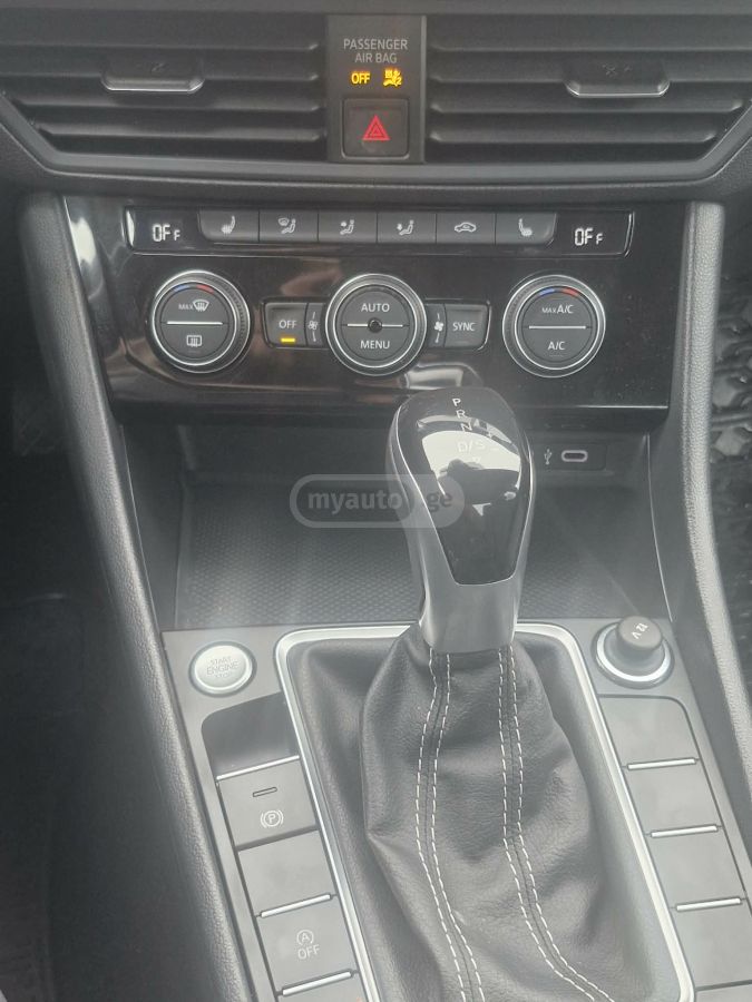 Volkswagen Jetta - фото 5