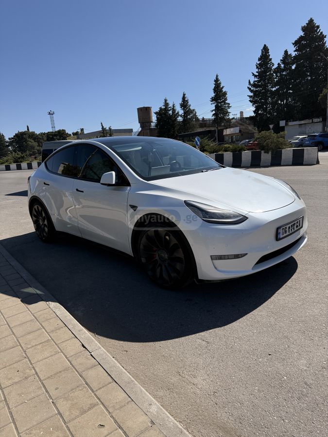 Tesla Model Y - фото 3