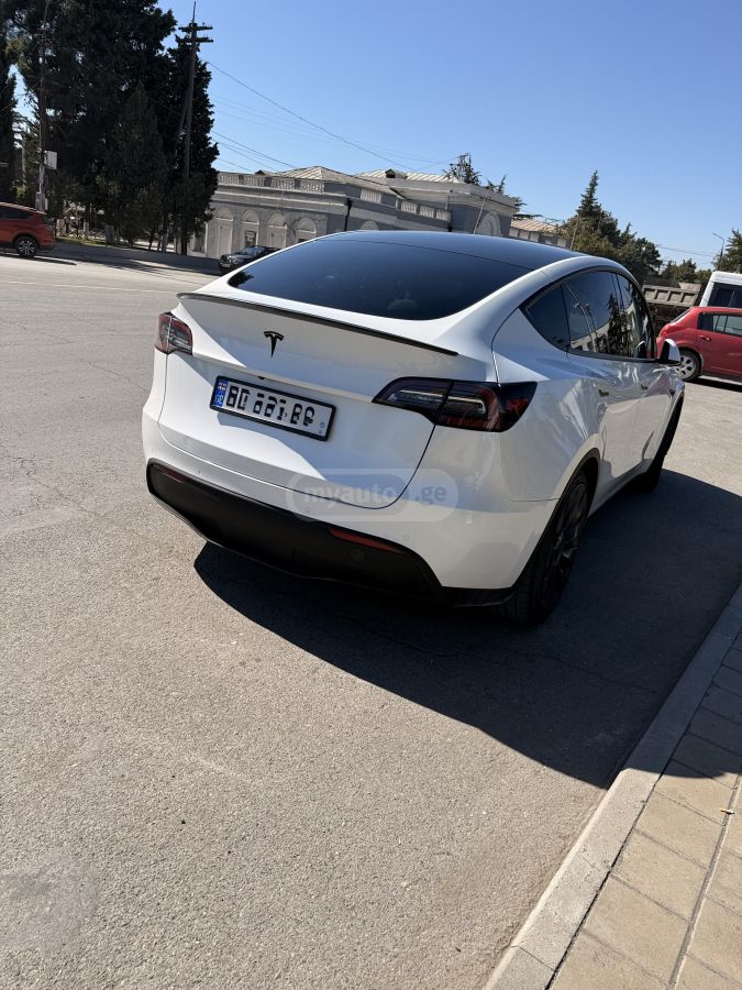 Tesla Model Y - фото 5