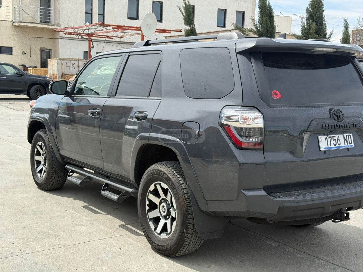 Toyota 4 Runner - фото 6