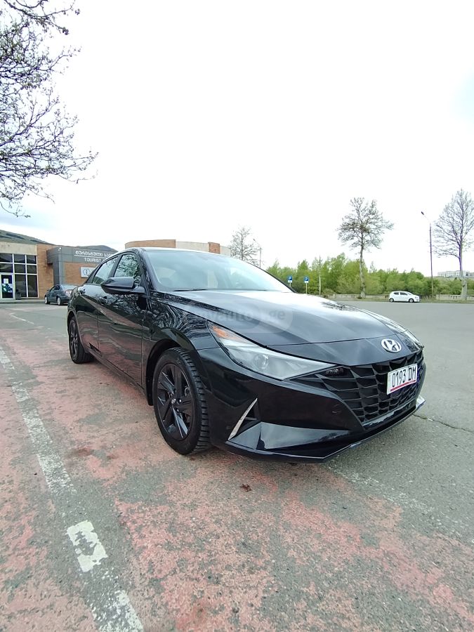 Hyundai Elantra - фото 3