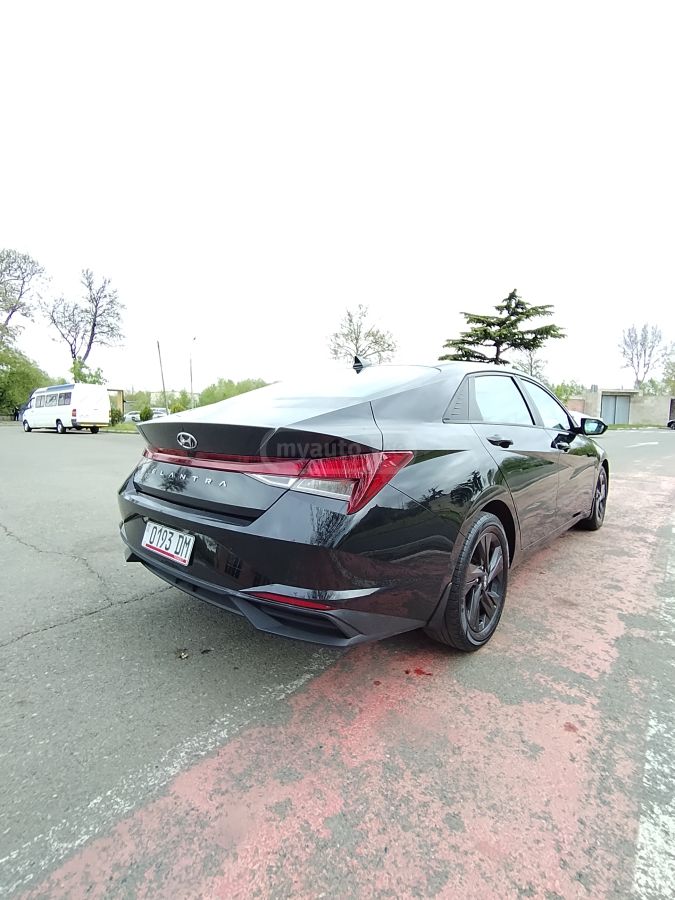 Hyundai Elantra - фото 5