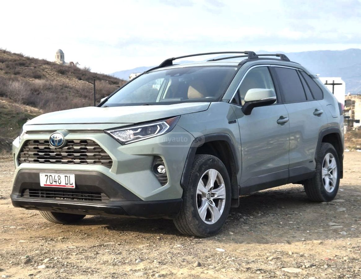 Toyota RAV 4 - фото 1
