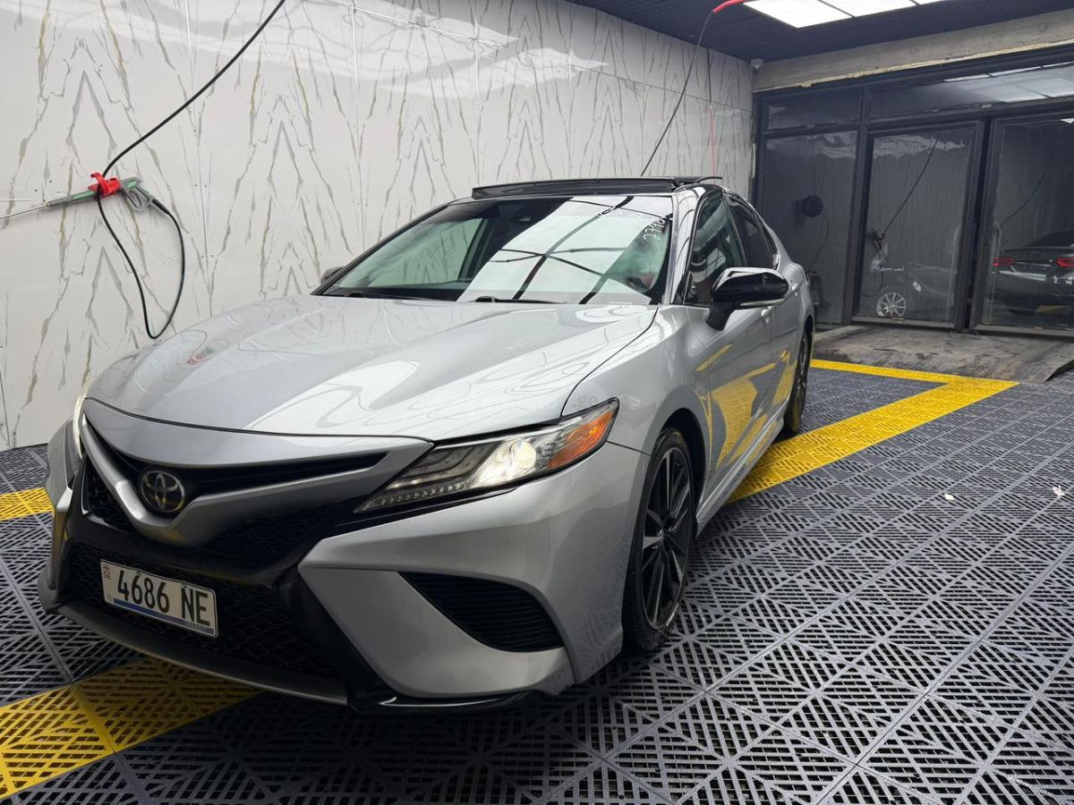 Toyota Camry - фото 2