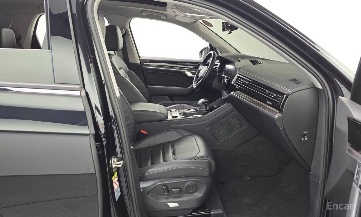 Volkswagen Touareg - фото 11