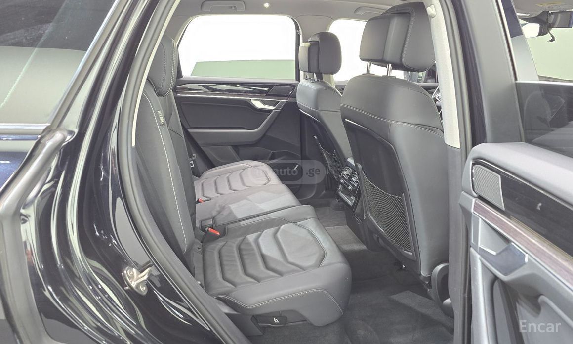 Volkswagen Touareg - фото 12