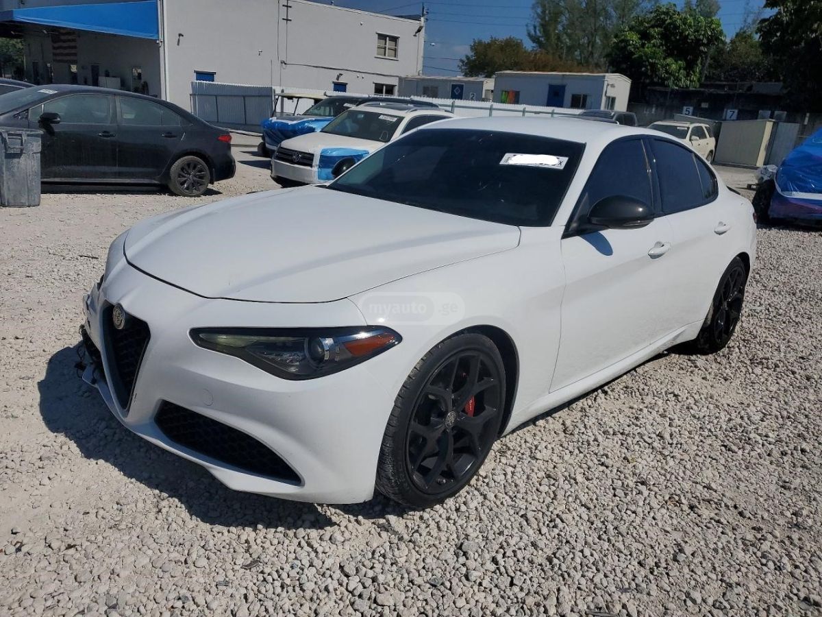 Alfa Romeo Giulia - фото 1