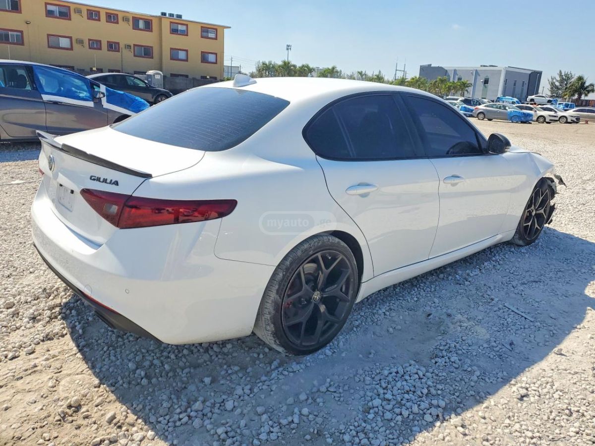 Alfa Romeo Giulia - фото 2