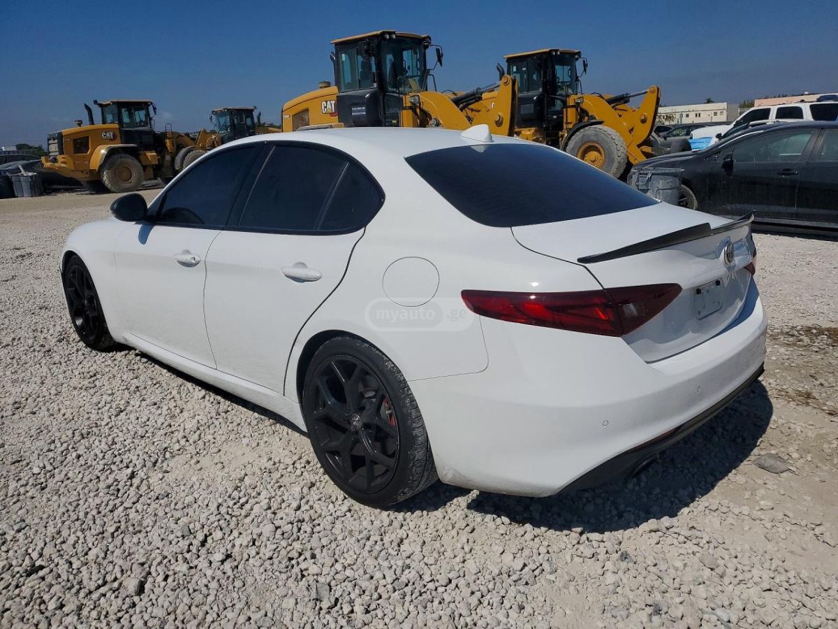 Alfa Romeo Giulia - фото 3