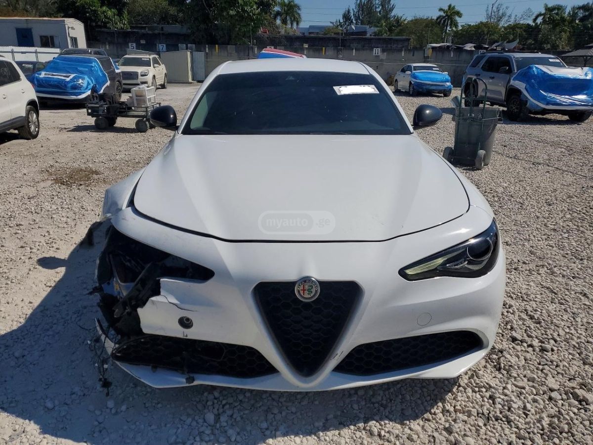 Alfa Romeo Giulia - фото 5