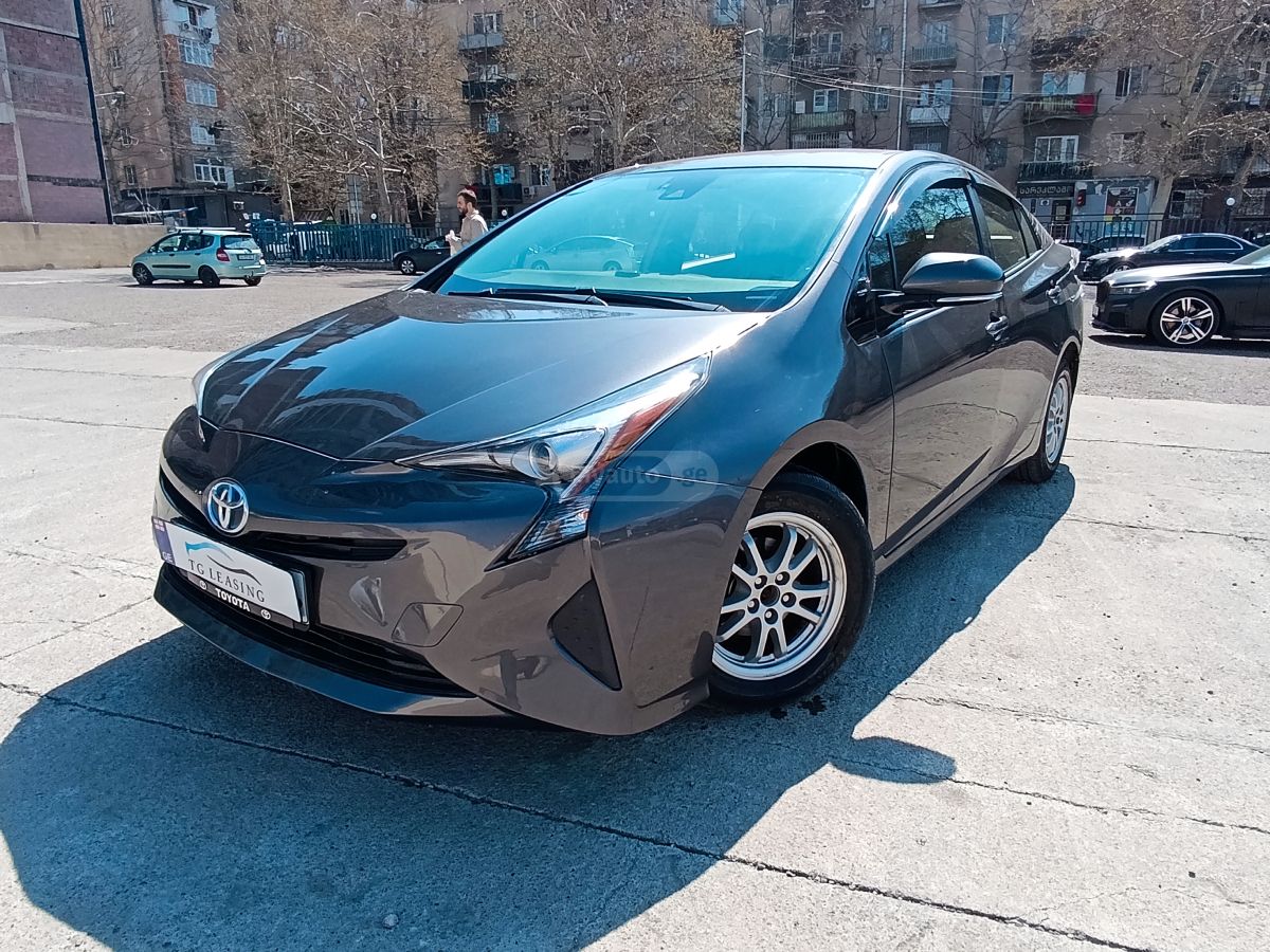 Toyota Prius - фото 1