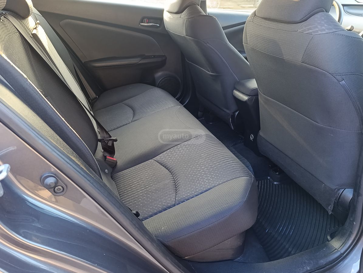Toyota Prius - фото 3