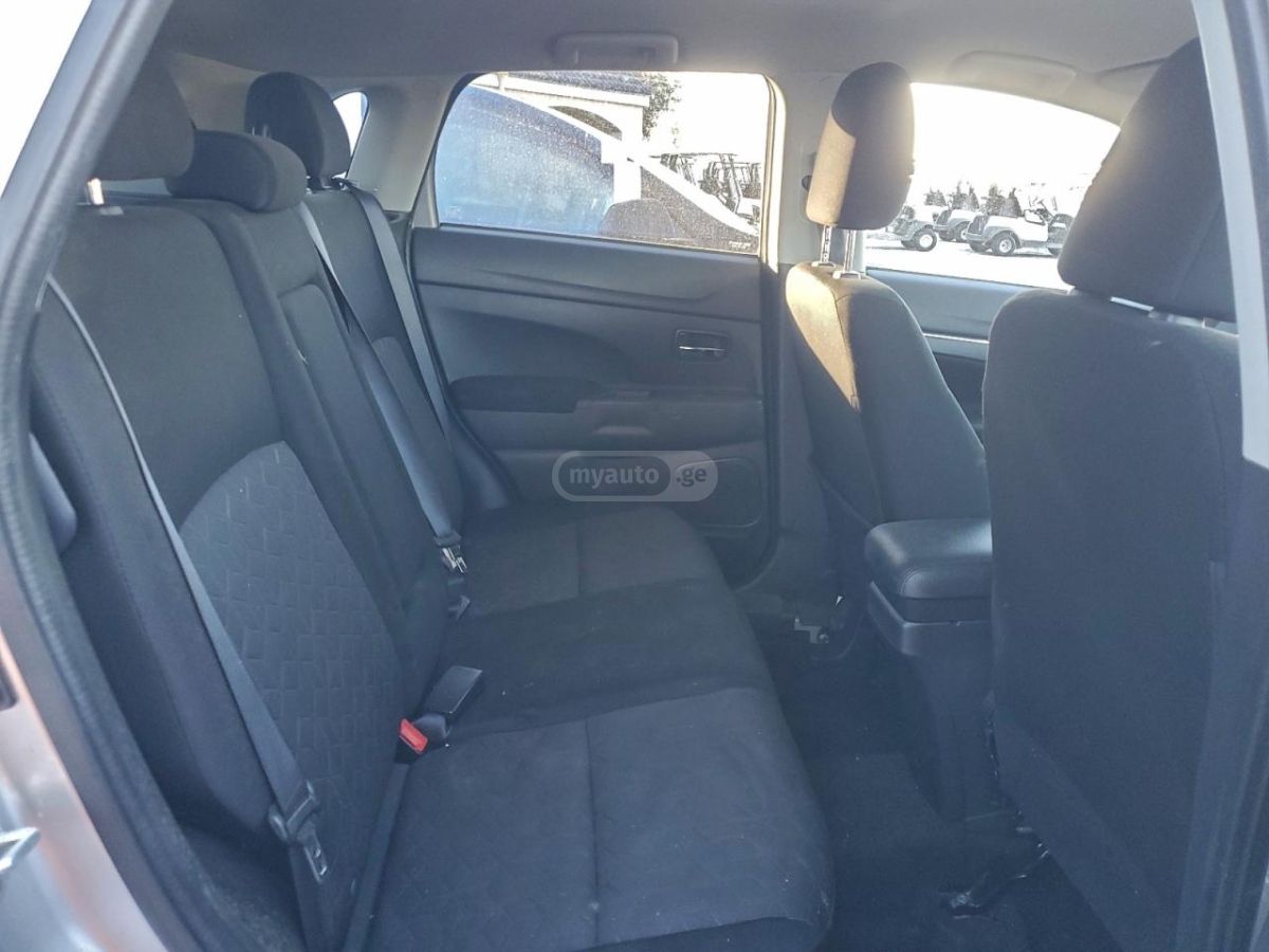 Mitsubishi Outlander - фото 11