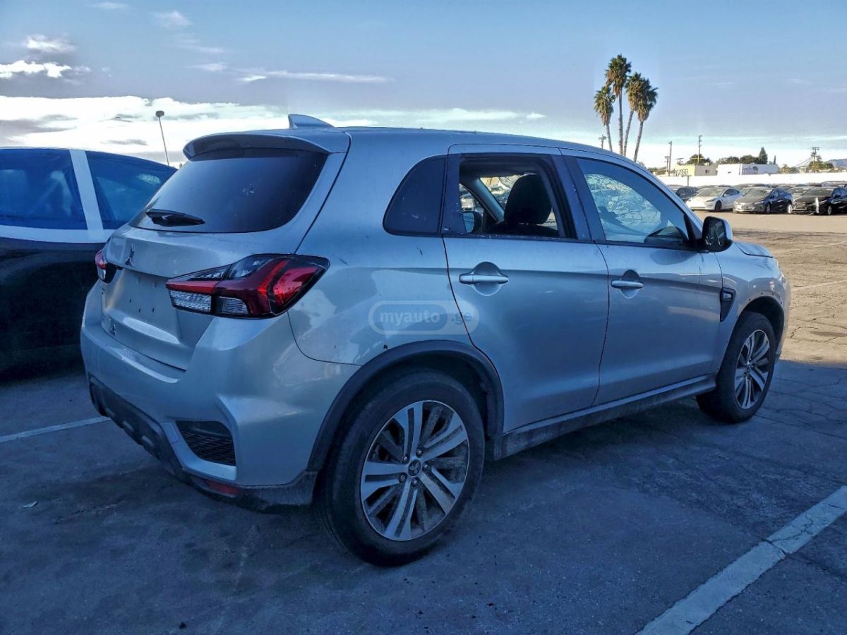 Mitsubishi Outlander - фото 3