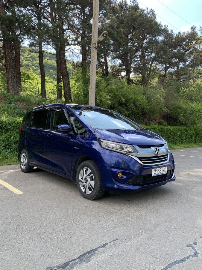 Honda Freed - фото 3