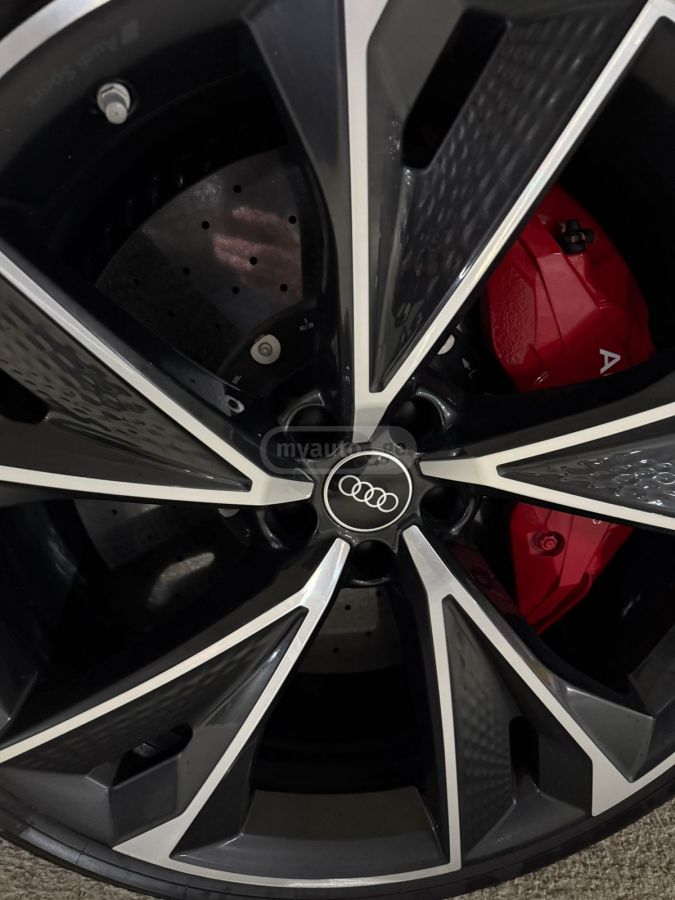 Audi RS7 - фото 6