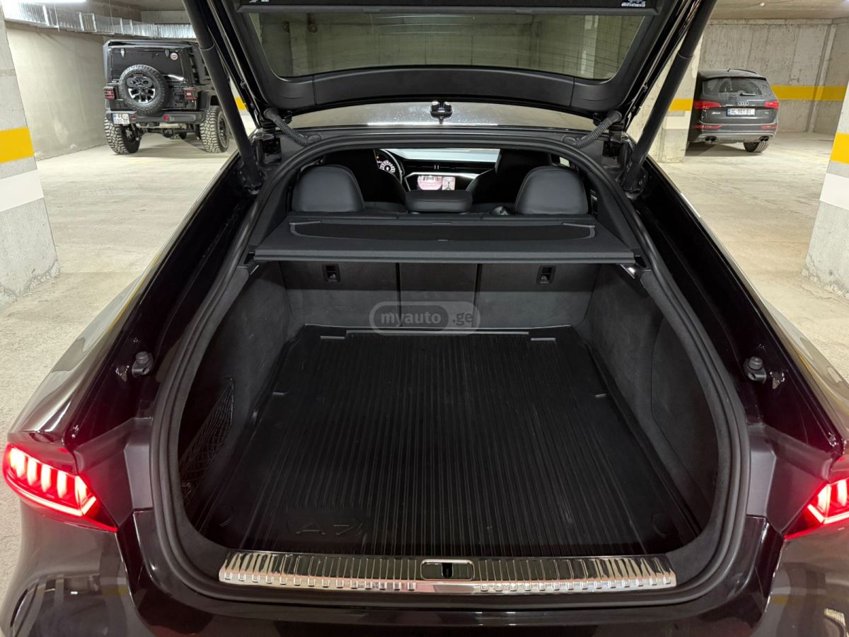 Audi RS7 - фото 7