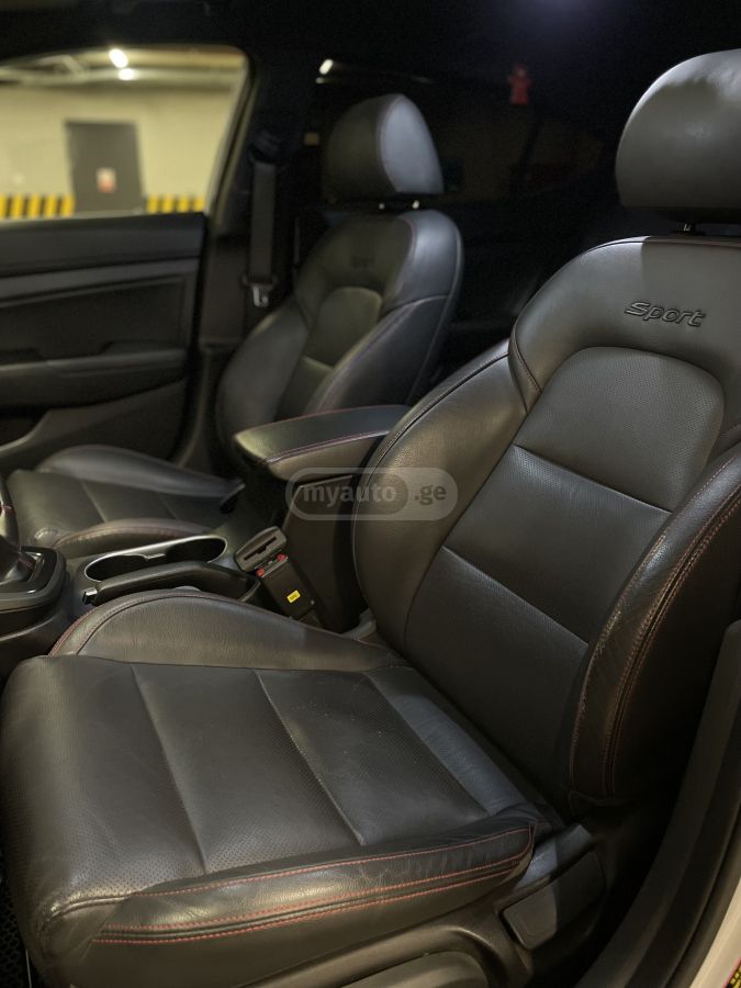 Hyundai Elantra - фото 9