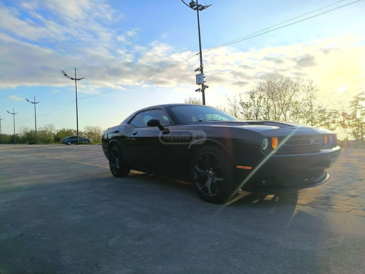 Dodge Challenger - фото 1