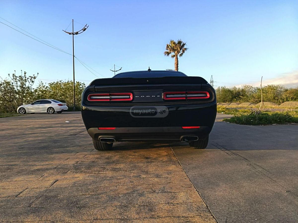 Dodge Challenger - фото 3