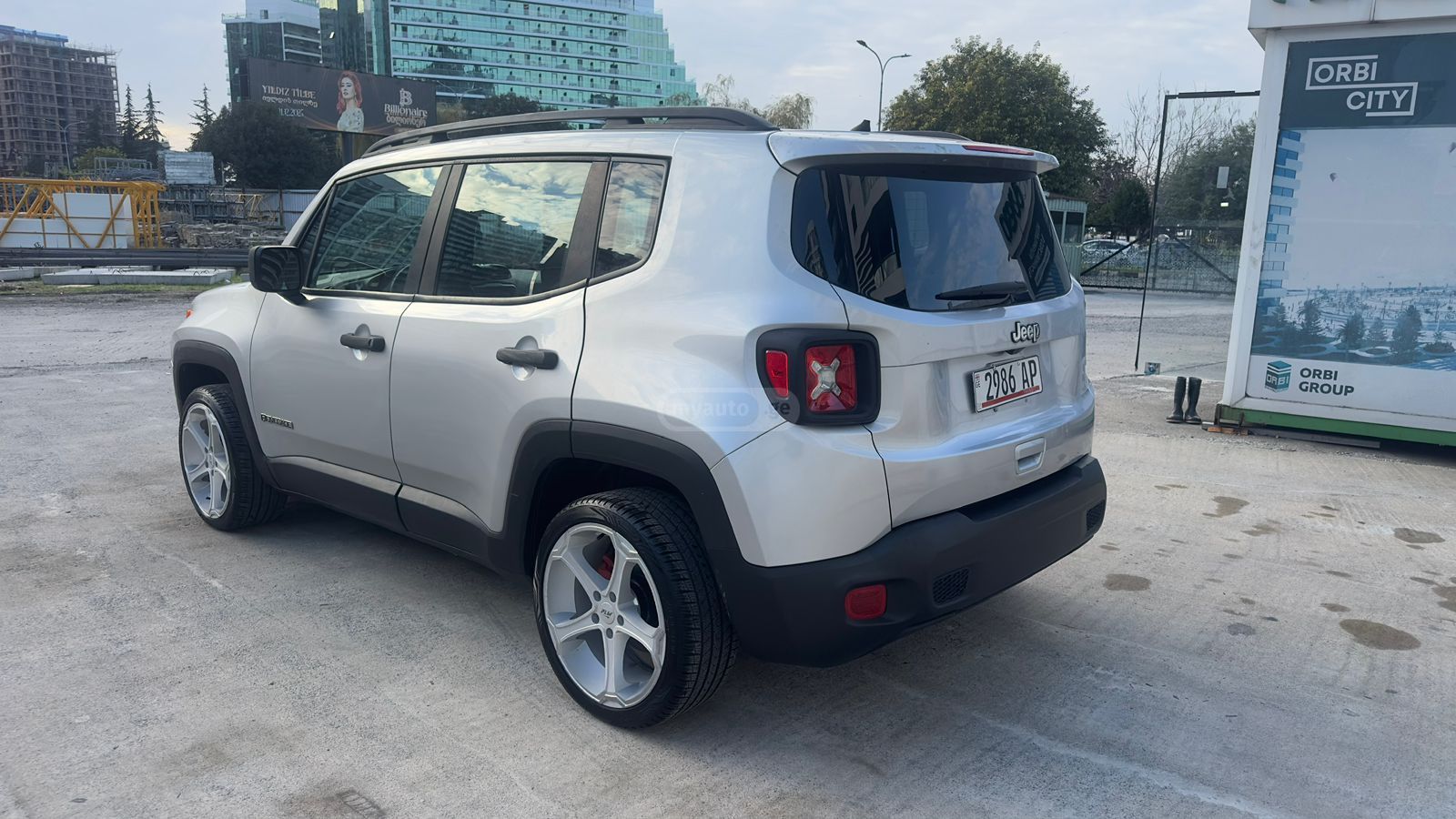 Jeep Renegade - фото 11
