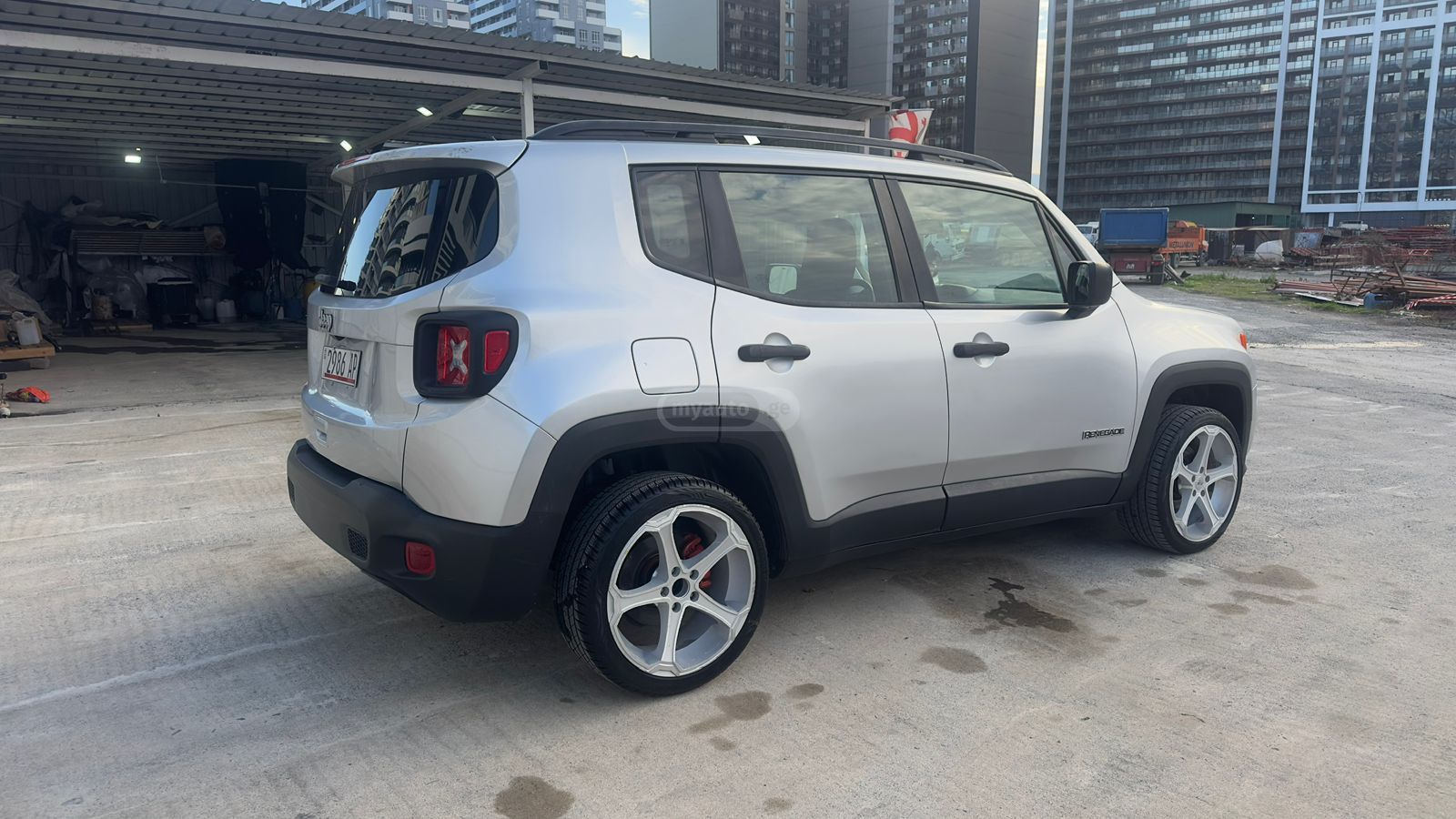 Jeep Renegade - фото 9