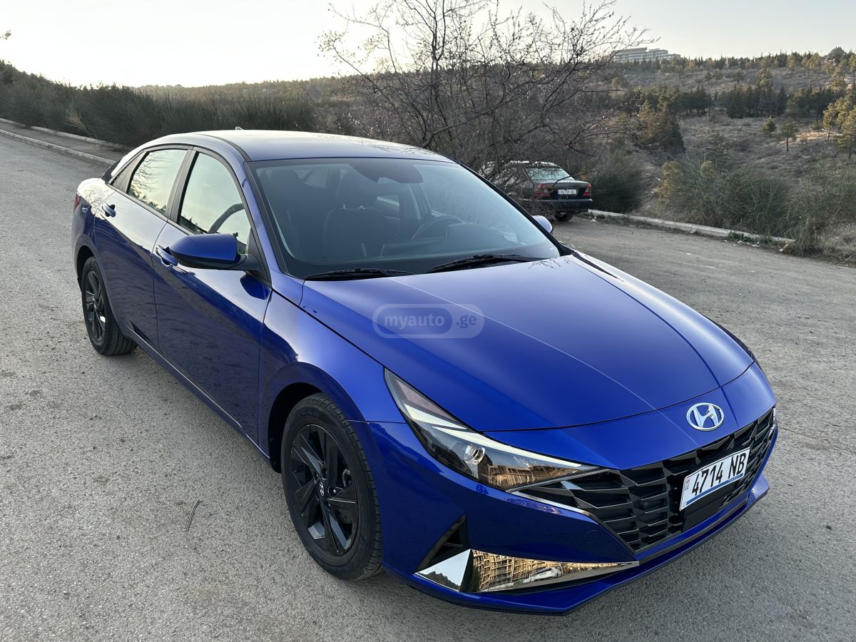 Hyundai Elantra - фото 1