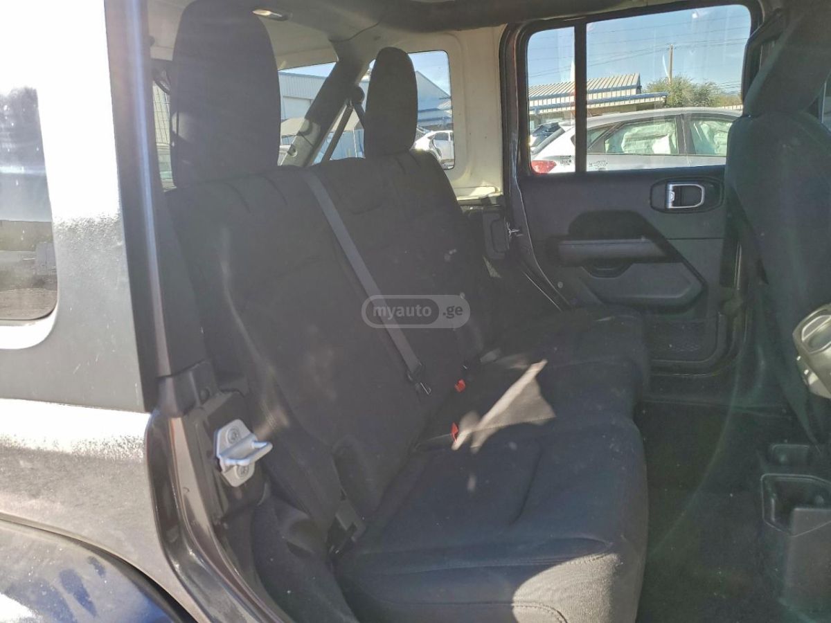 Jeep Wrangler - фото 11