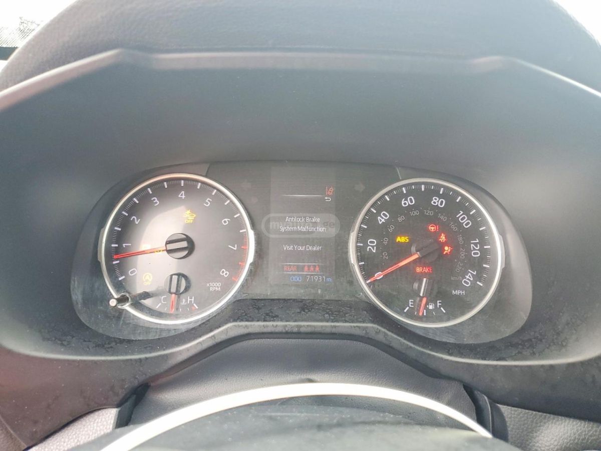 Toyota RAV 4 - фото 9