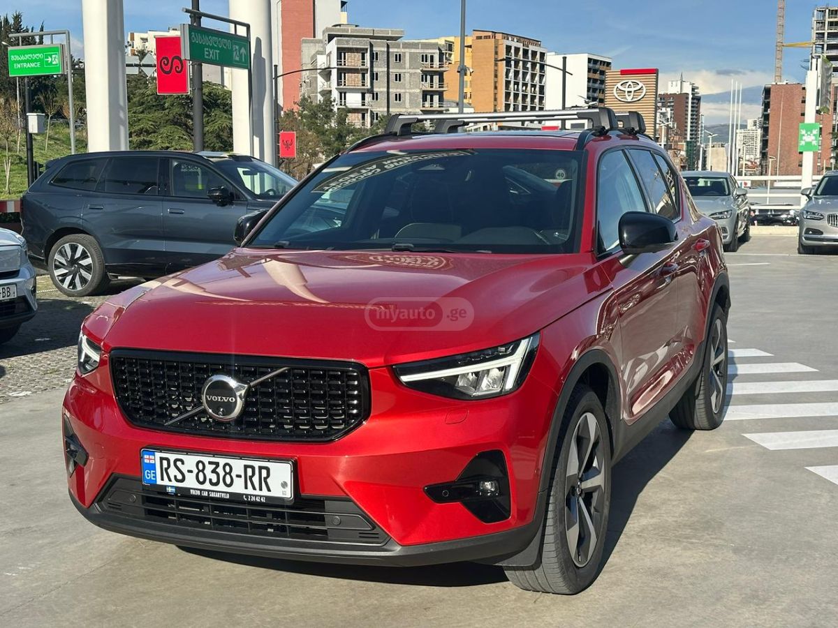 Volvo XC 40 - фото 1