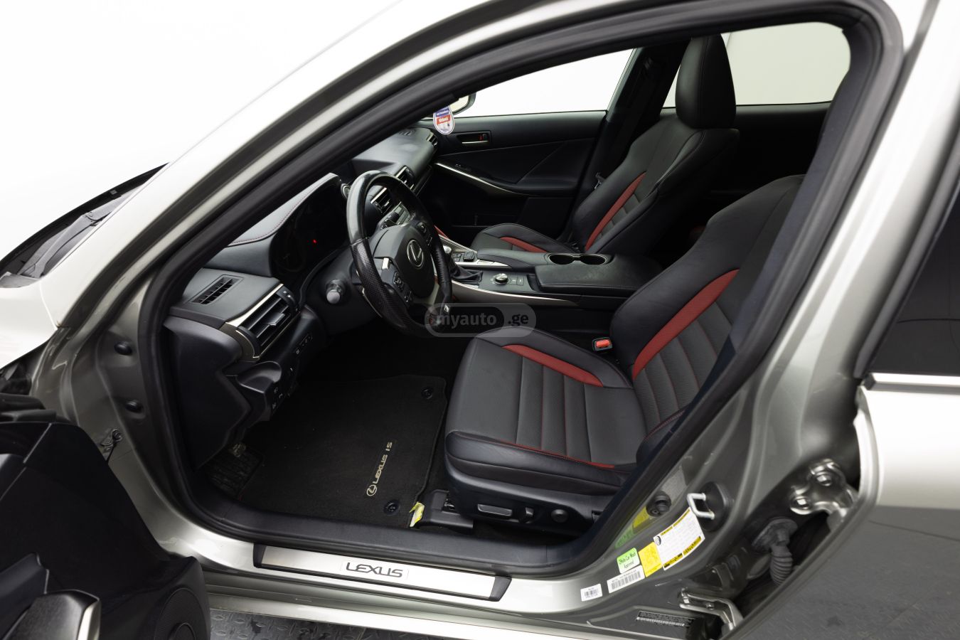 Lexus IS 200 - фото 10