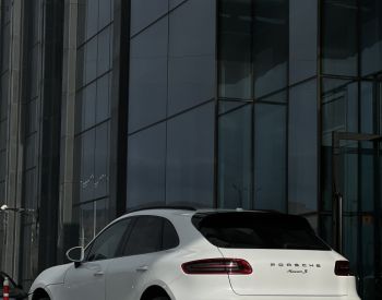 PorscheMacan SPORT FOR RENT2017