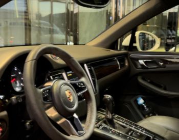 PorscheMacan SPORT FOR RENT2017