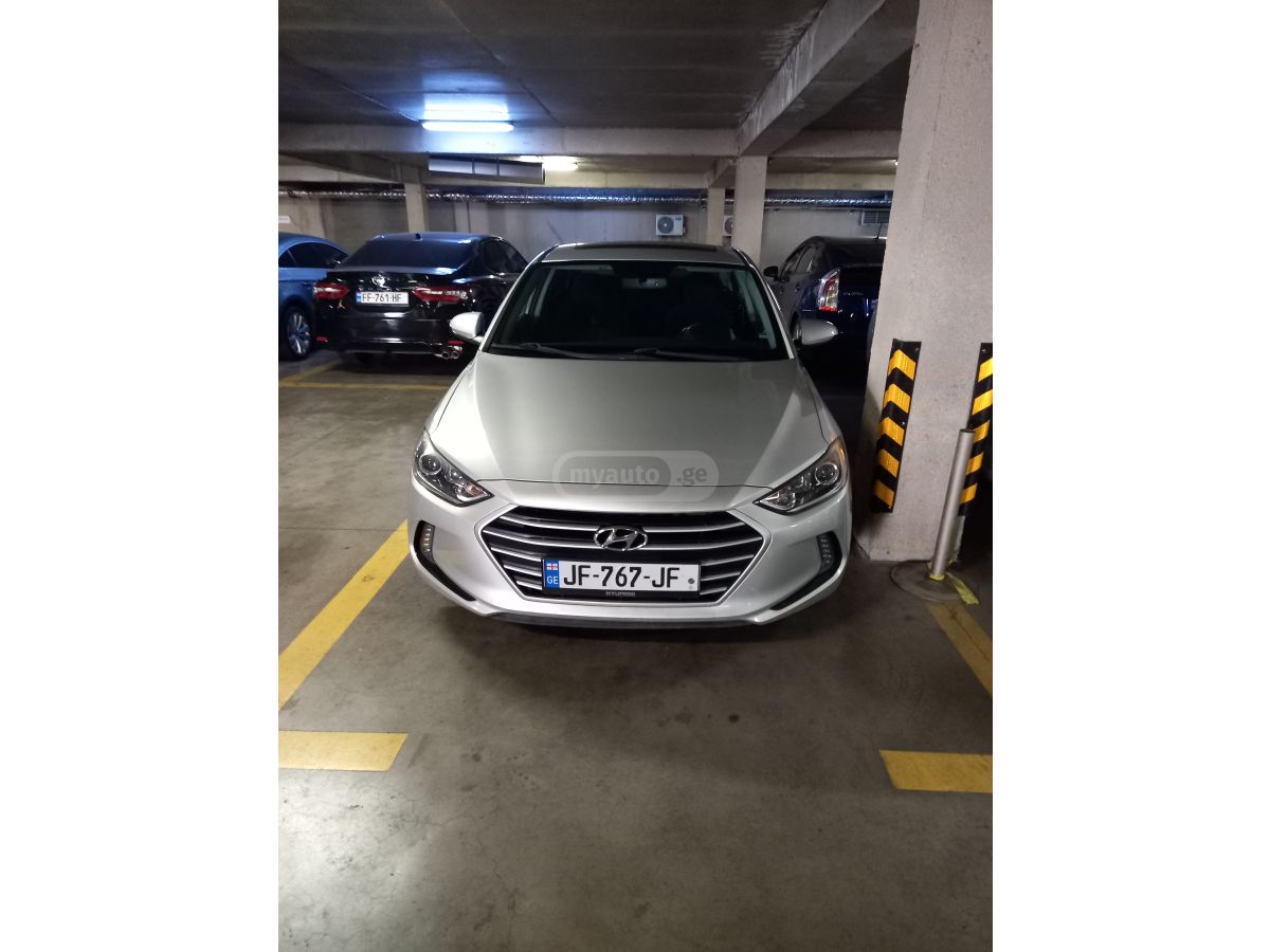 Hyundai Elantra - фото 1