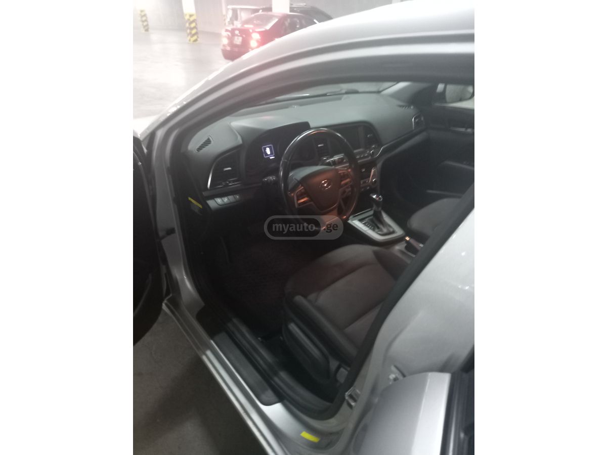 Hyundai Elantra - фото 6