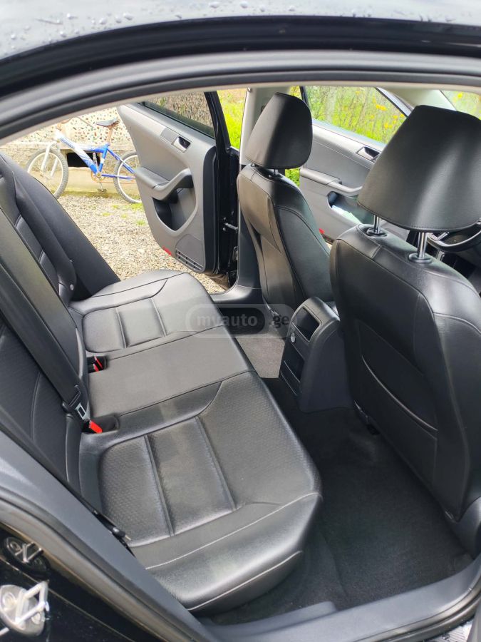 Volkswagen Jetta - фото 5