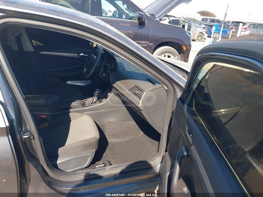 Volkswagen Jetta - фото 4