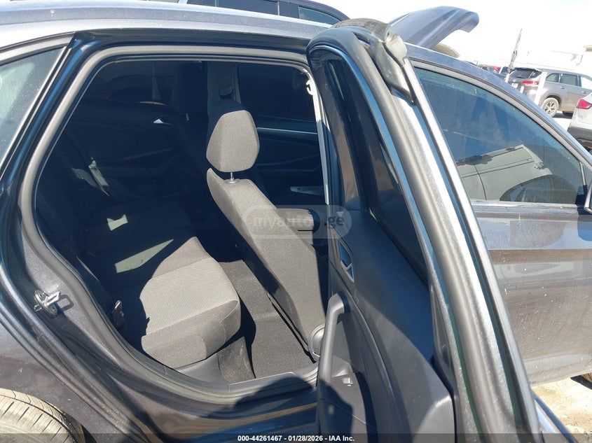 Volkswagen Jetta - фото 6