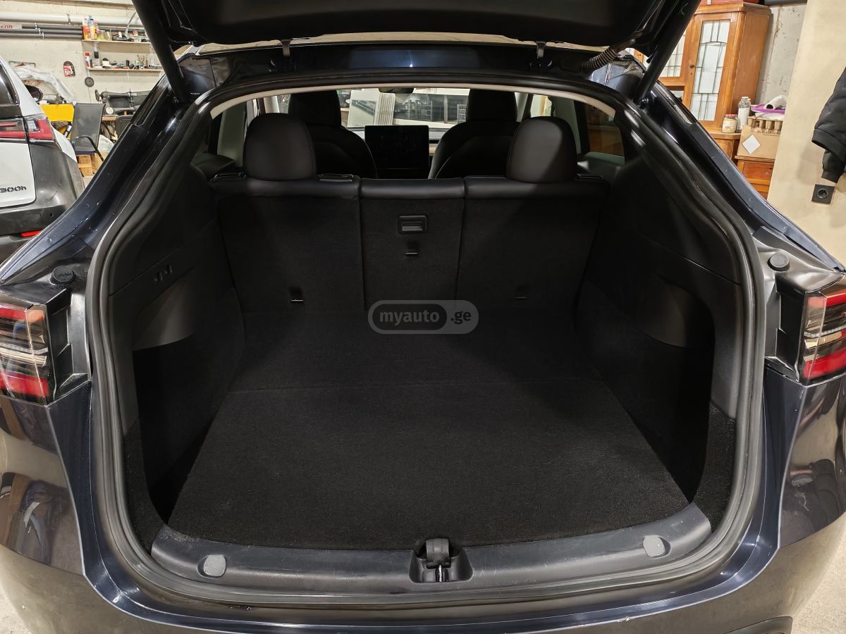 Tesla Model Y - фото 8