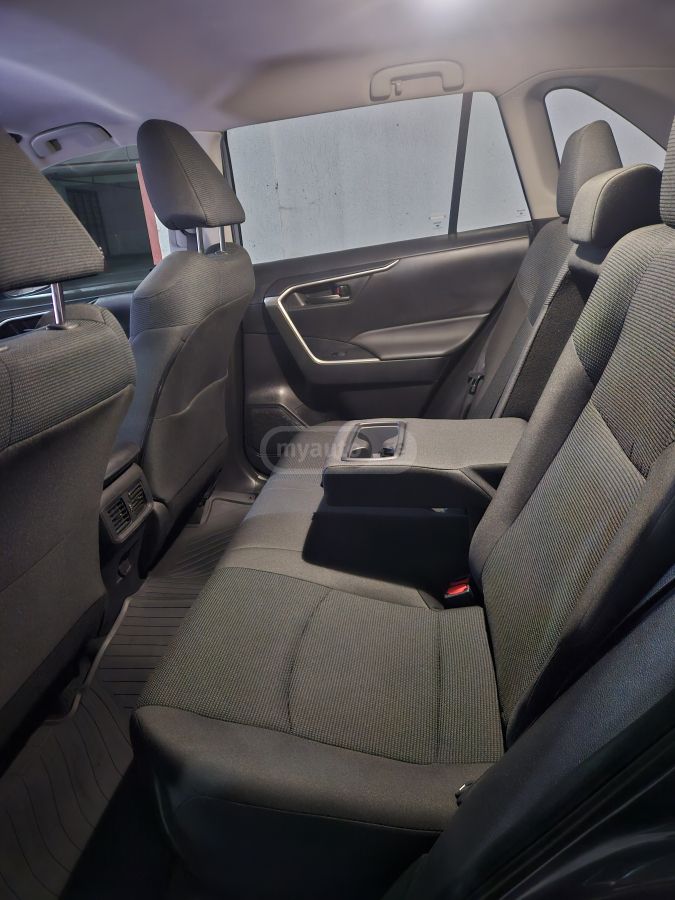 Toyota LE 4dr All-Wheel Drive Automat — миниатюра 11