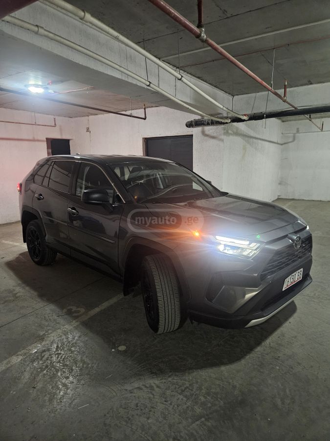 Toyota LE 4dr All-Wheel Drive Automat — миниатюра 13