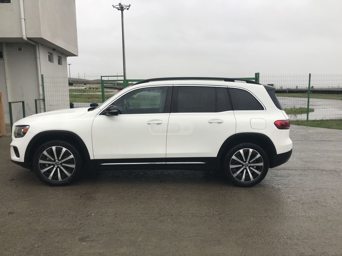Mercedes-Benz GLB 200 - фото 1