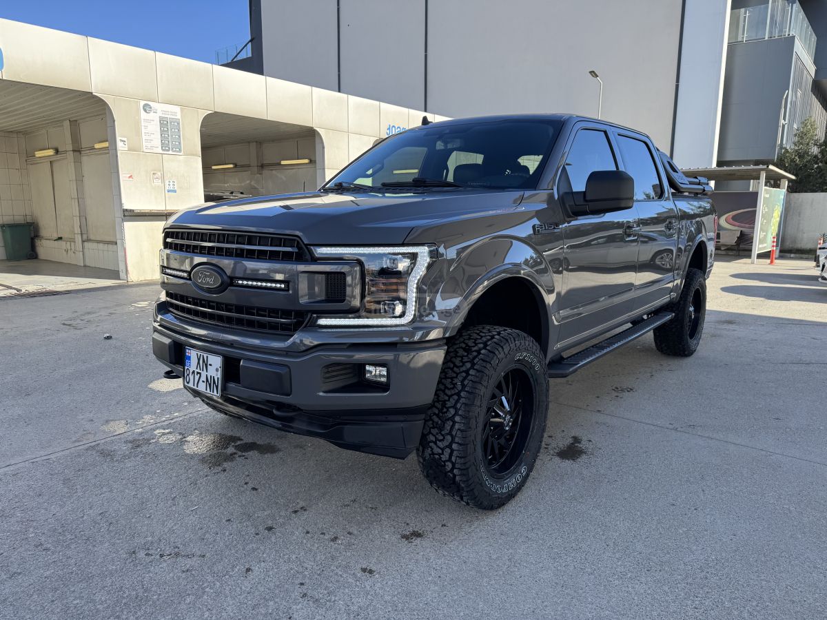 Ford F150 - фото 1
