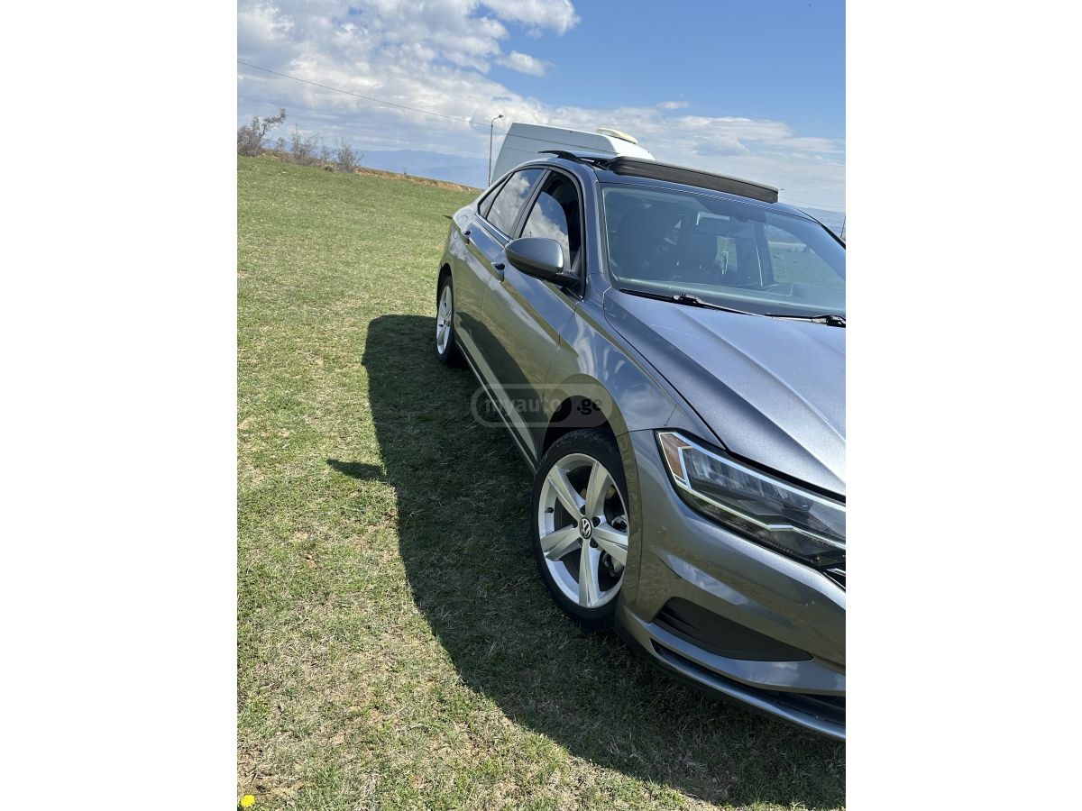 Volkswagen Jetta - фото 1