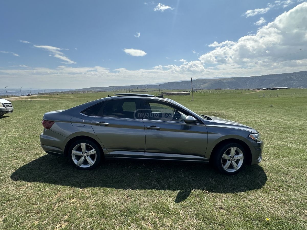 Volkswagen Jetta - фото 2