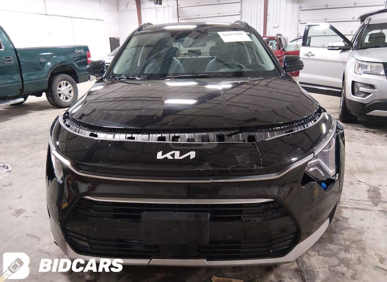 Kia Touring — миниатюра 7