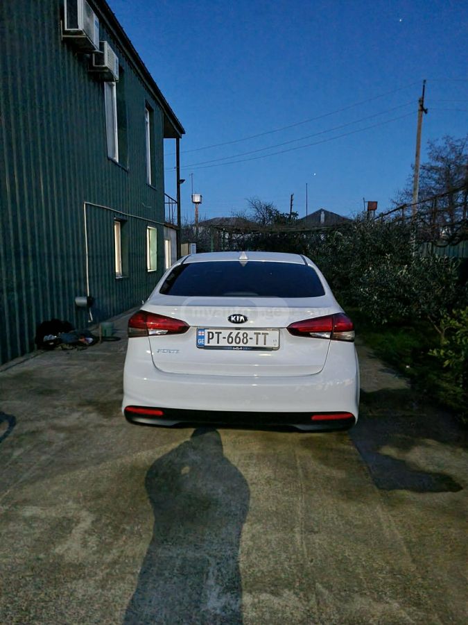 Hyundai Elantra - фото 3