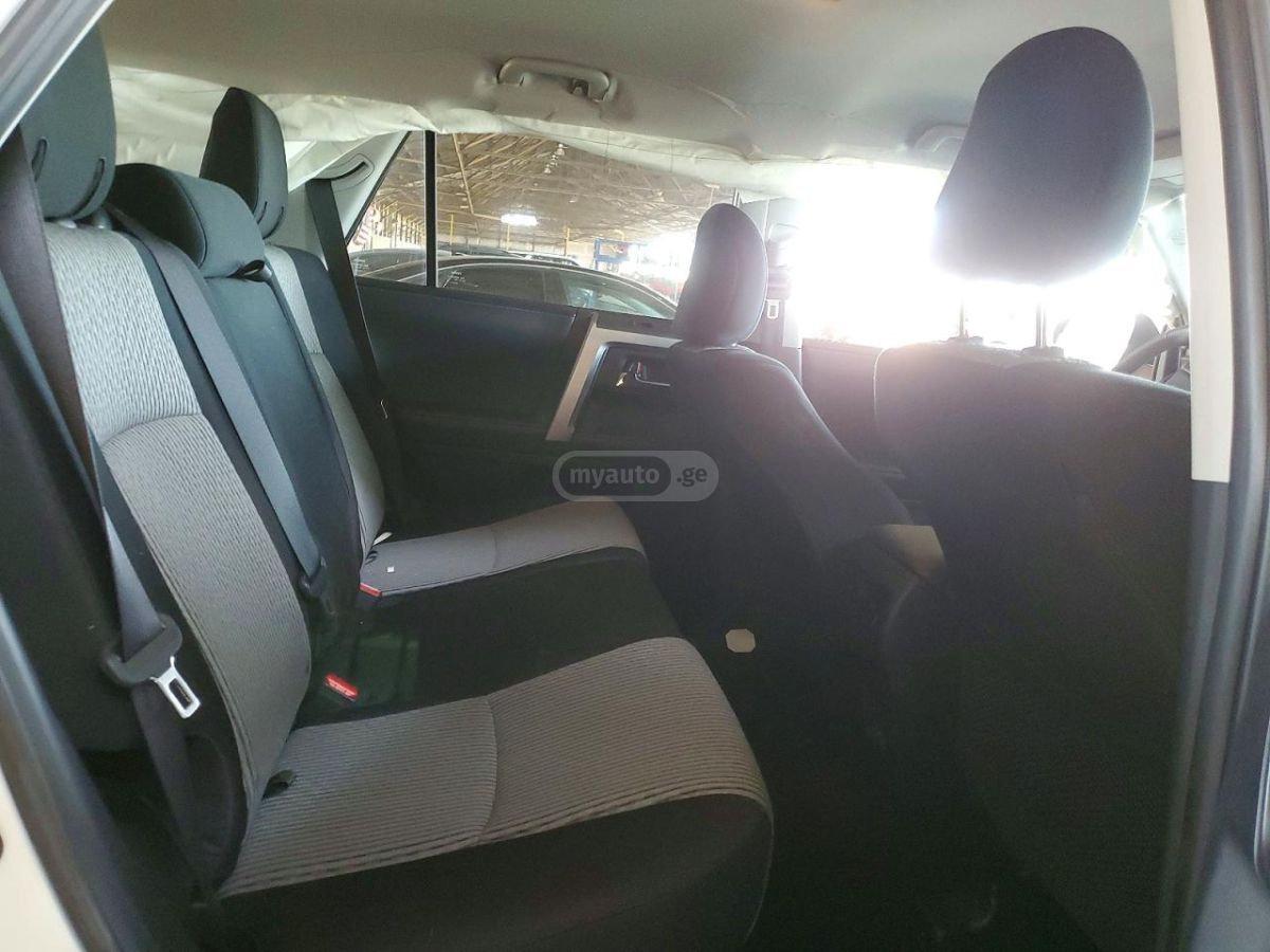 Toyota 4 Runner - фото 10