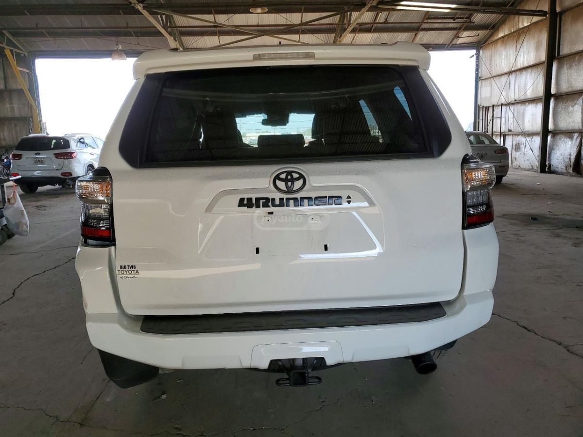 Toyota 4 Runner - фото 6